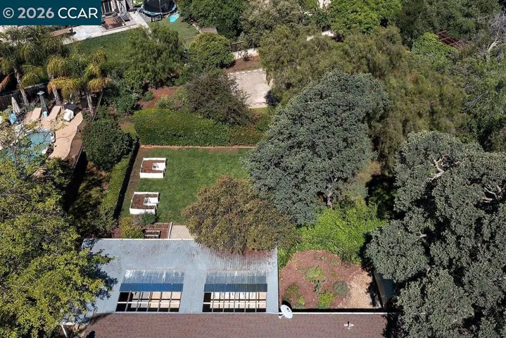 Expansive yard