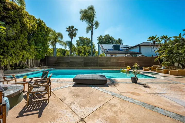 Built in Firepit & Pool