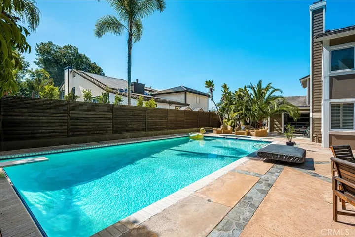 Pool & Sitting area