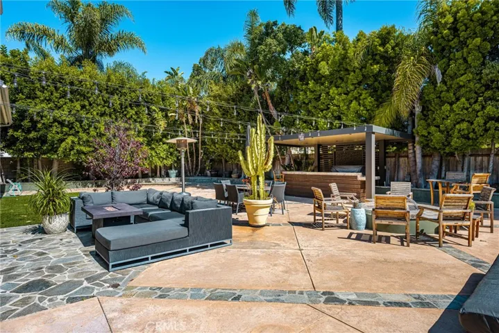 Sitting Area and Barbecue area