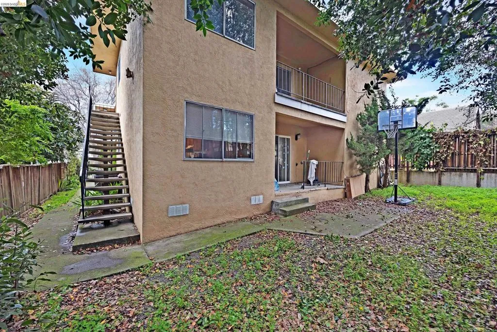 Quiet Serene Backyard with New Privacy Fence