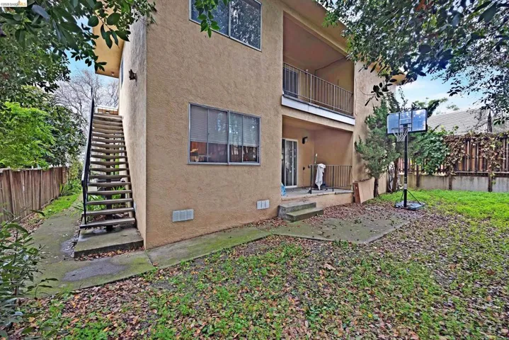 Quiet Serene Backyard with New Privacy Fence