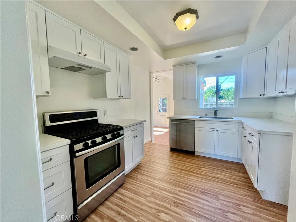Brand New Kitchen w/SS appliances
