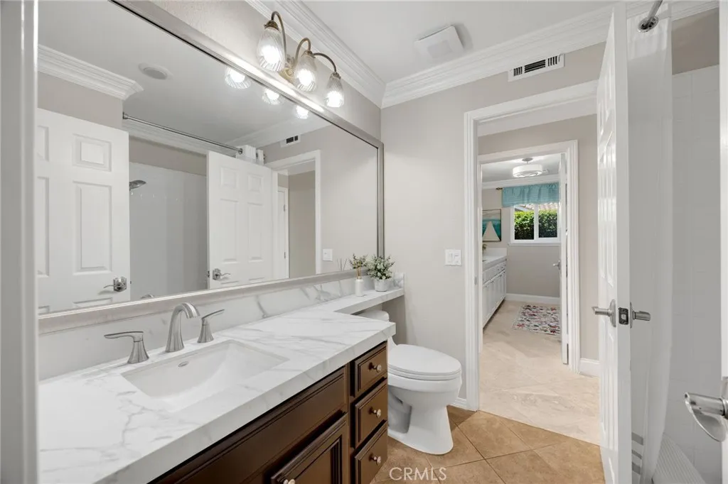 Downstairs full bathroom
