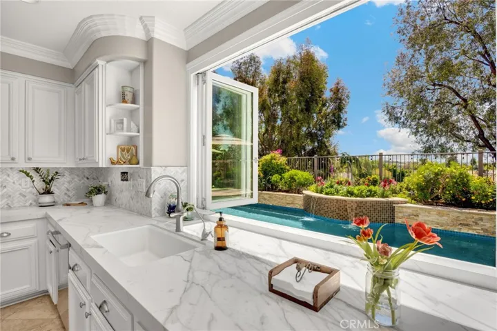 Dream kitchen with viewsc