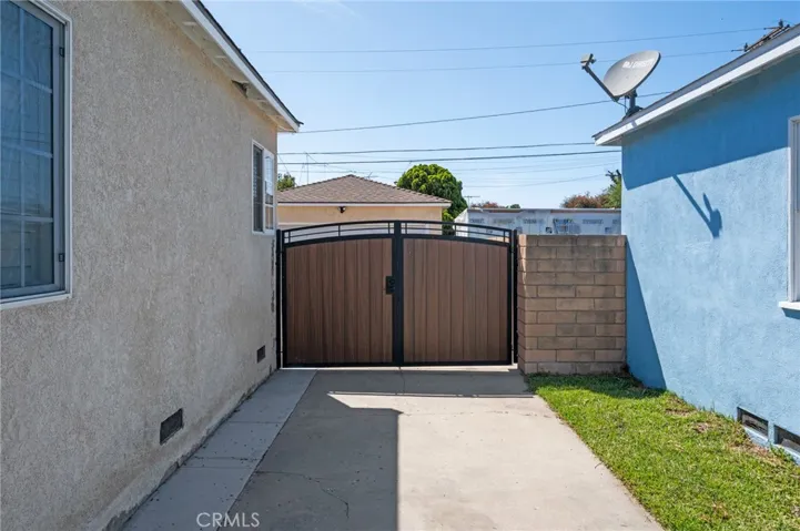 2951 Baltic Avenue, Long Beach, California 90810