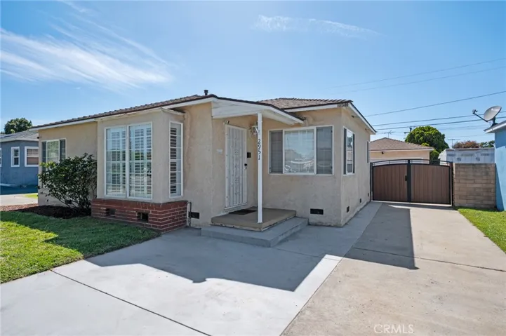 2951 Baltic Avenue, Long Beach, California 90810