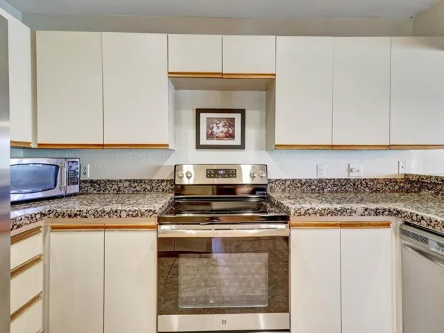 16-41103 Woodhaven Dr E-16