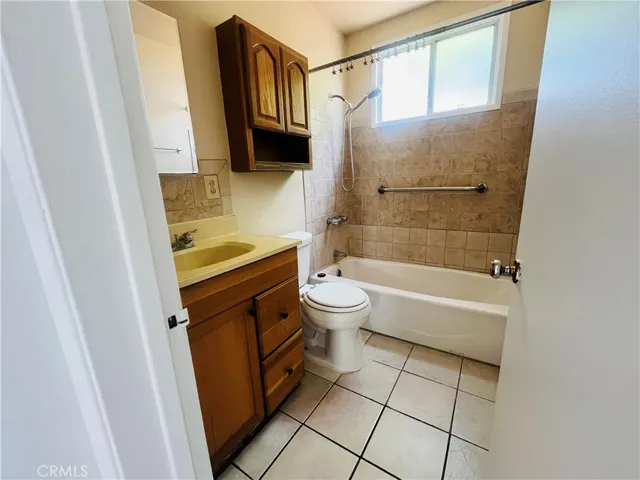 Bathroom with tub
