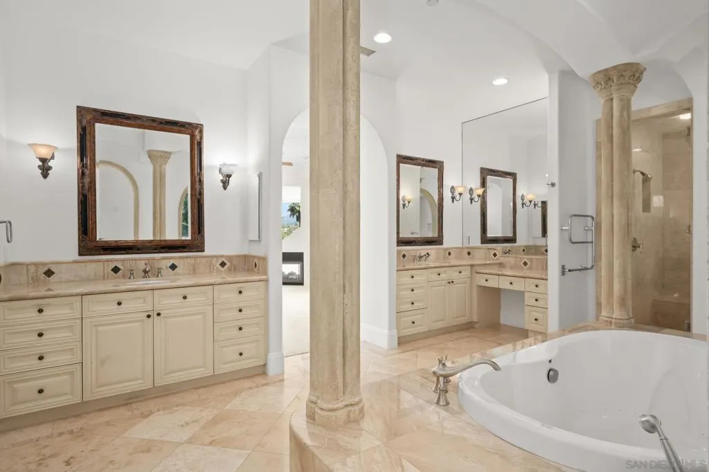 Primary Bath/Spa
