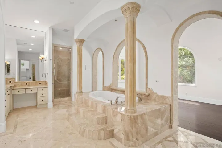 Primary Bath/Spa