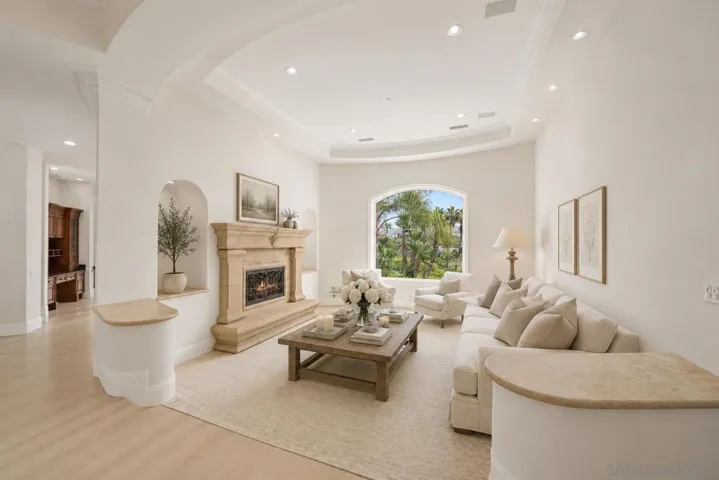 https://zimg.paragon.ice.com/ParagonImages/Property/PA/SDMLS/260009312/3/1024/768/7cd2f52a3d3f73e9f56ef5b1b8c187d0/3/f261ffeec8fcad45915627690e9d16f7/260009312-9254fa21-7d7a-441f-9fa6-7ada56f781a5.JPG