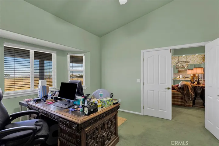 Office and 4th potential bedroom.