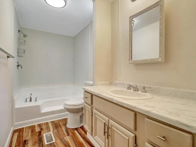 42-51555 Monroe St 75-42