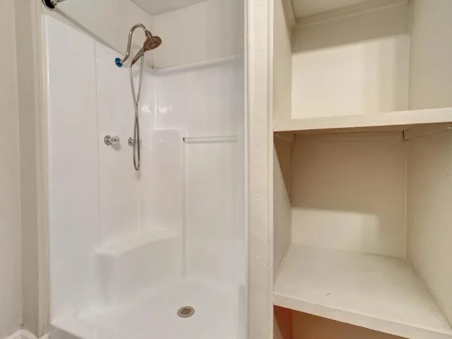 33-51555 Monroe St 75-33