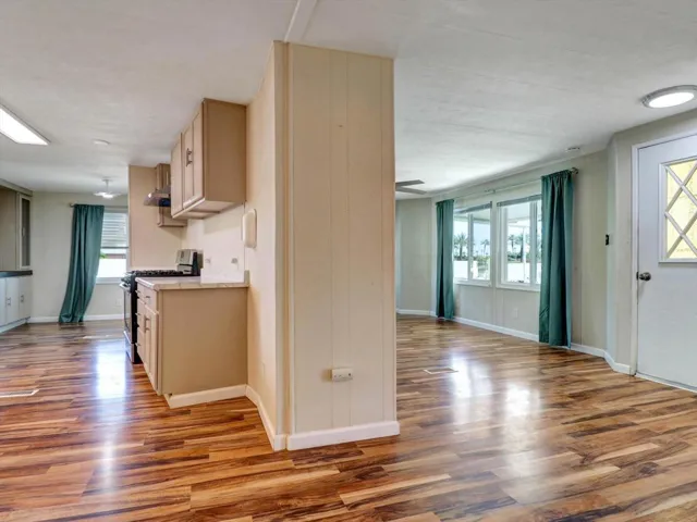 26-51555 Monroe St 75-26