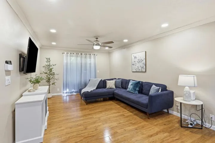 Relax in this Beautiful condo nested in the alum rock area close to shopping freeways