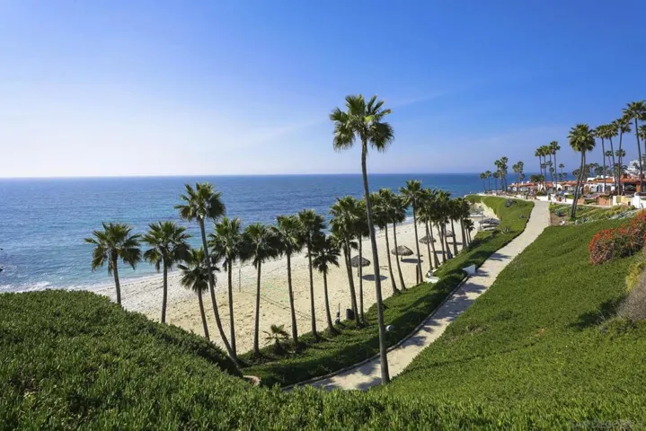 Five-minute walk to the private, sandy beach exclusive to Las Gaviotas homeowners and guests. Famous surf break.