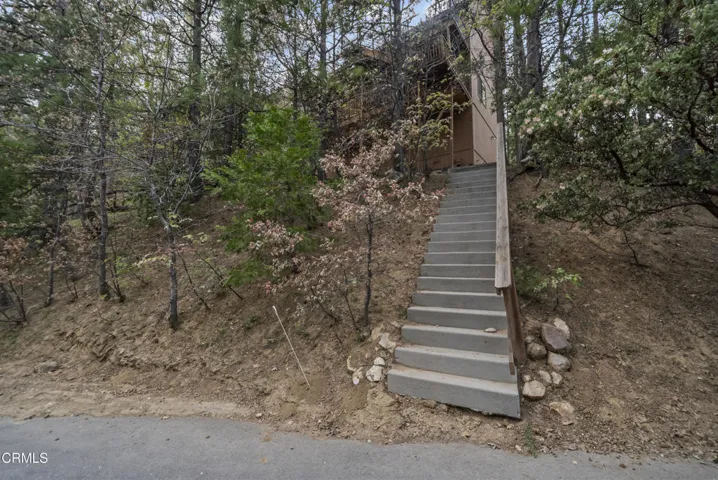 Access from Nadelhorn Dr.