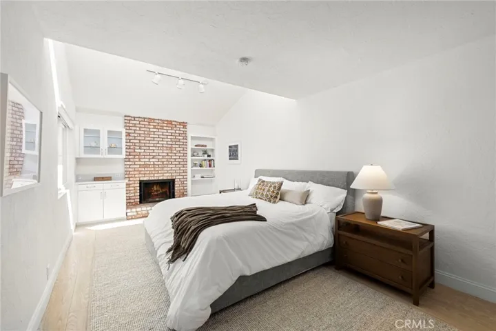 Guest bedroom w/ fireplace
