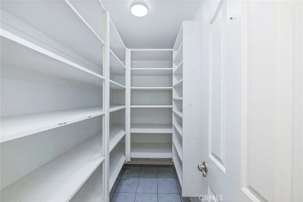 Walk in pantry