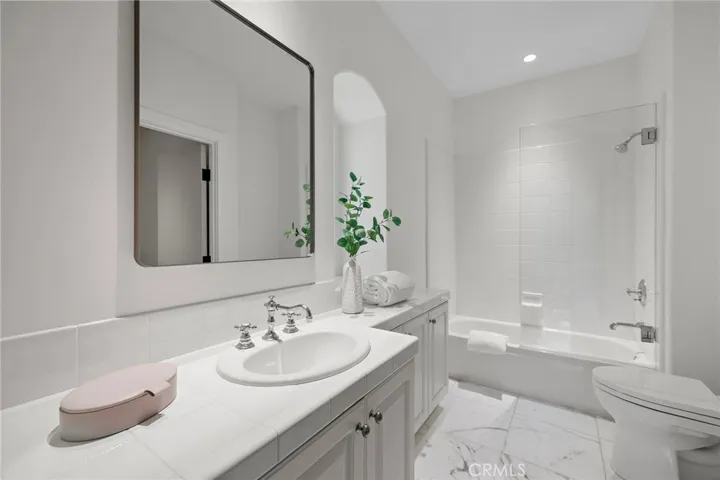15 Seabluff, Newport Beach, California 92660