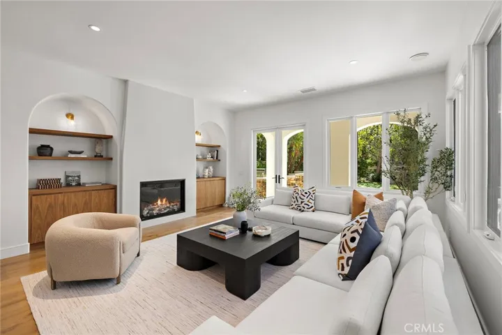 15 Seabluff, Newport Beach, California 92660