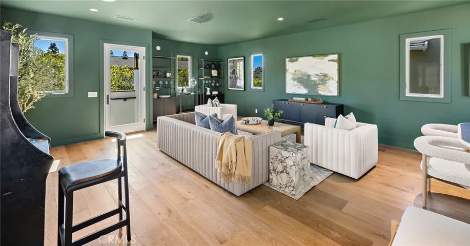 15 Seabluff, Newport Beach, California 92660