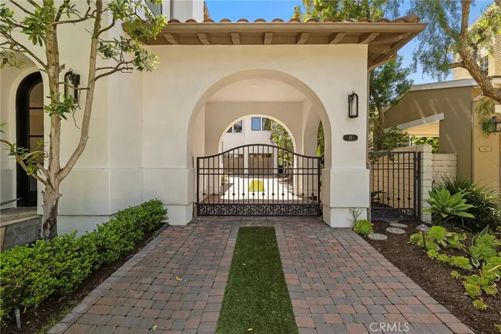 15 Seabluff, Newport Beach, California 92660