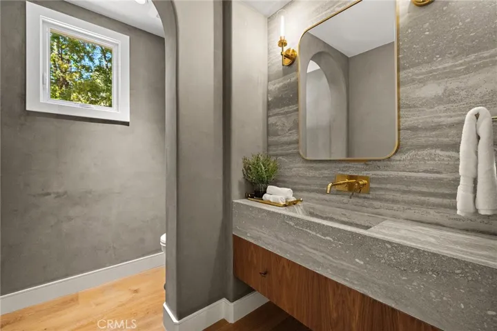 15 Seabluff, Newport Beach, California 92660