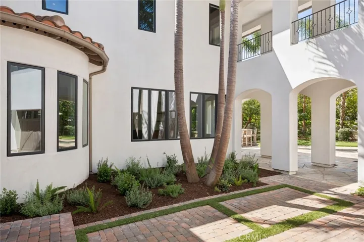 15 Seabluff, Newport Beach, California 92660