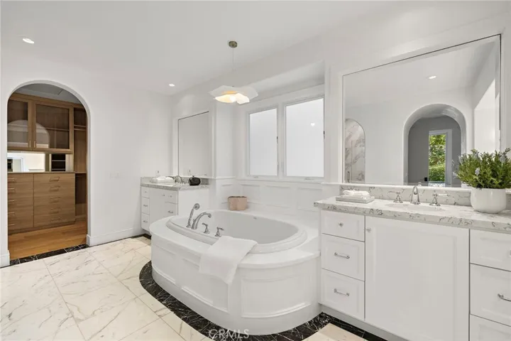 15 Seabluff, Newport Beach, California 92660