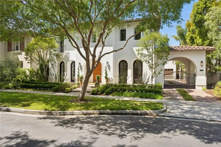 15 Seabluff, Newport Beach, California 92660