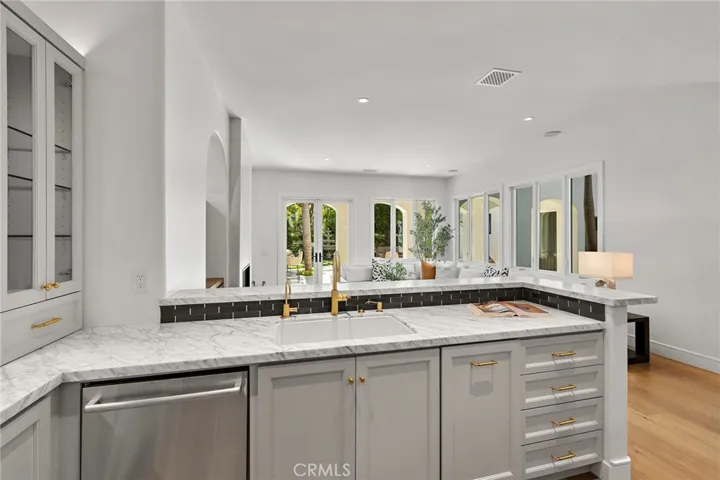 15 Seabluff, Newport Beach, California 92660