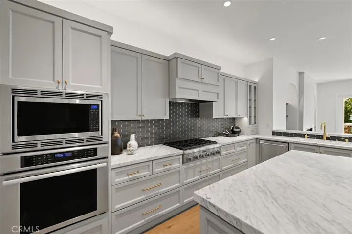 15 Seabluff, Newport Beach, California 92660