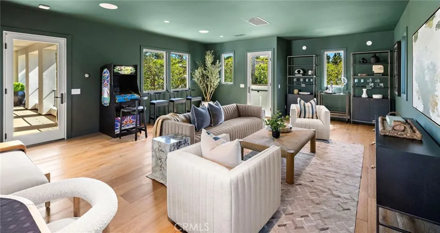 15 Seabluff, Newport Beach, California 92660