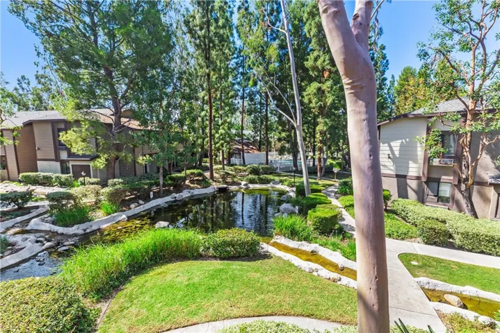 Maintained by the HOA, it feels like you are in the woods not the City.