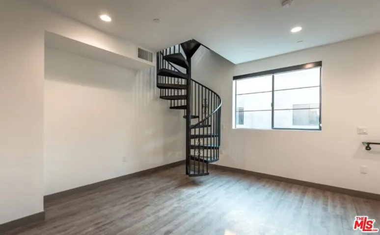 552 N Hobart Boulevard 316, Los Angeles, California 90004