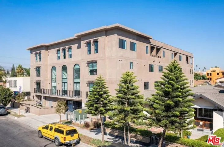 552 N Hobart Boulevard 316, Los Angeles, California 90004