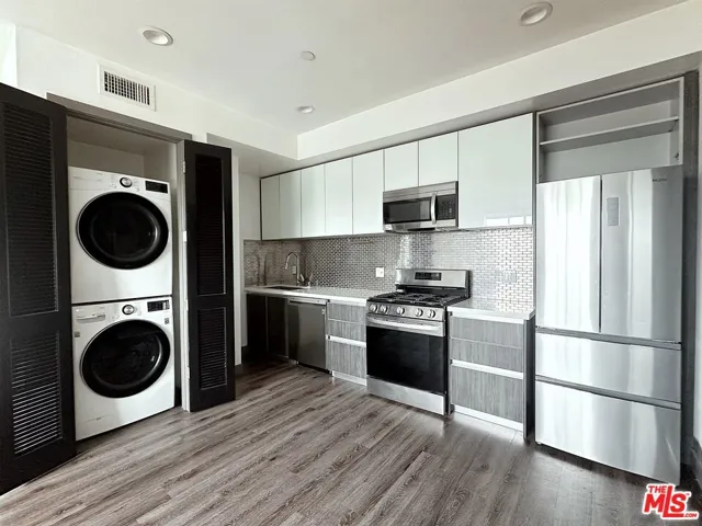 552 N Hobart Boulevard 316, Los Angeles, California 90004