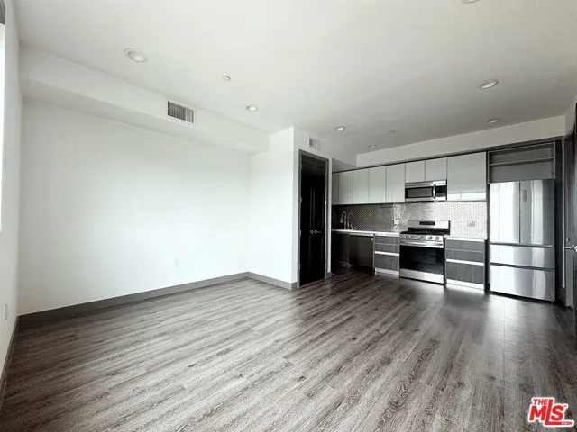 552 N Hobart Boulevard 316, Los Angeles, California 90004