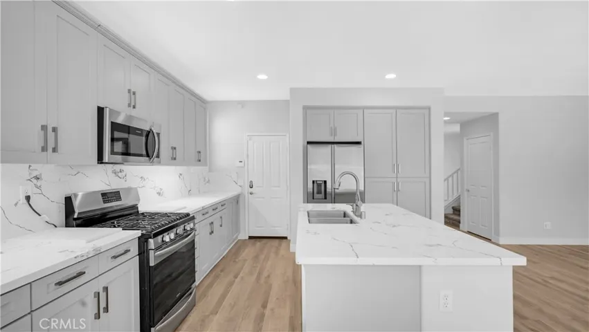 183 Kingswood, Irvine, California 92620