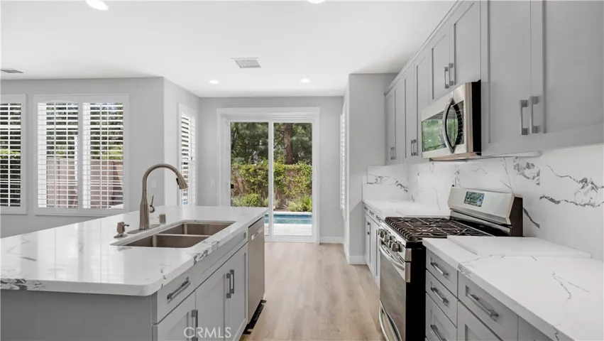 183 Kingswood, Irvine, California 92620