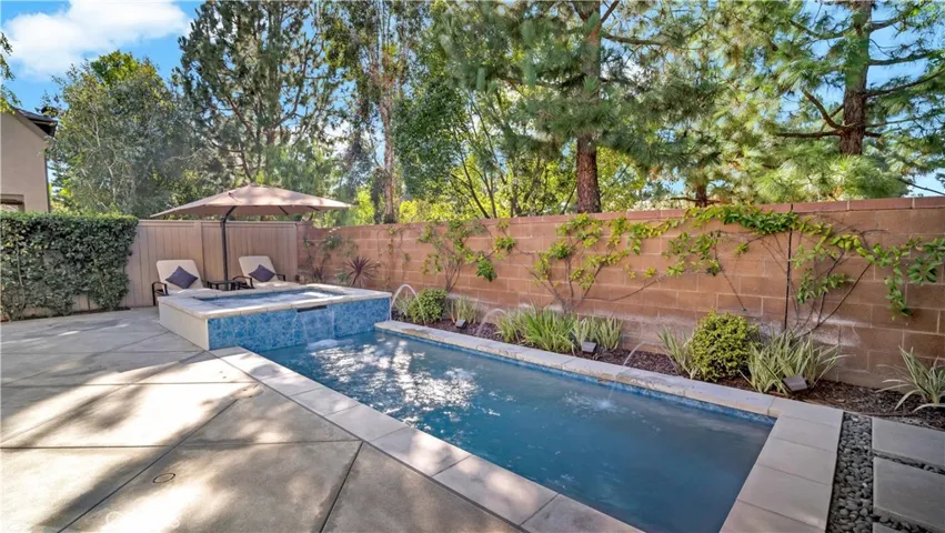 183 Kingswood, Irvine, California 92620