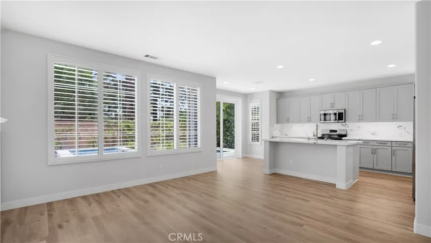 183 Kingswood, Irvine, California 92620