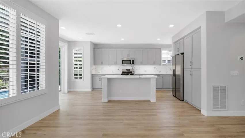 183 Kingswood, Irvine, California 92620