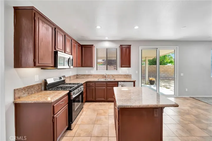 1222 W Avenue H7, Lancaster, California 93534