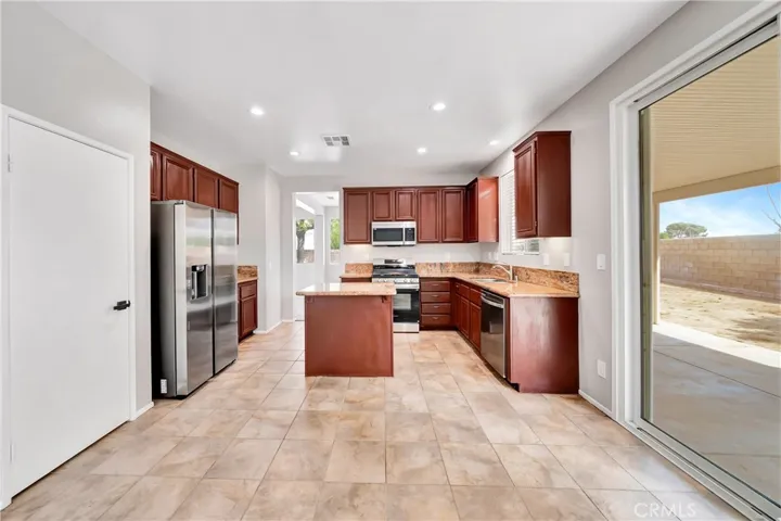 1222 W Avenue H7, Lancaster, California 93534