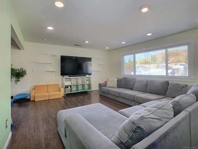 , Lakeside, California 92040