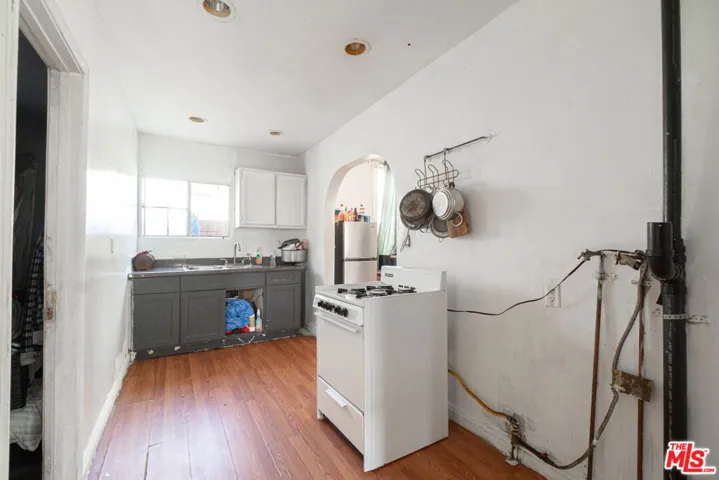 956 E 33rd Street, Los Angeles, California 90011